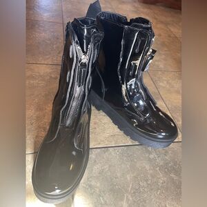 Yoki patent leather look combat boots sz L